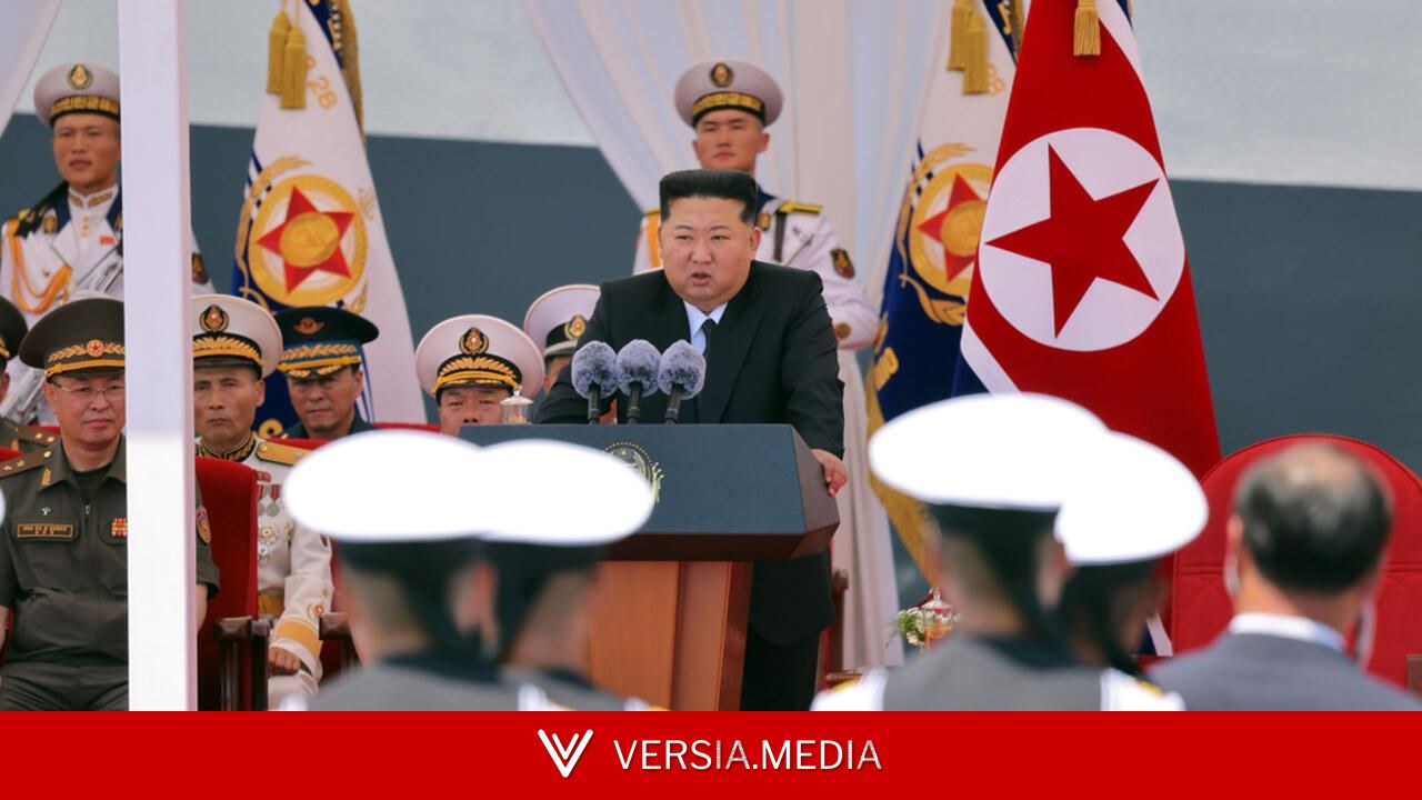金正恩表示正“为海军配备核武器”并计划建造万吨级军舰